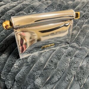 I’m selling a brand new jacquemus clutch bag sliver and gold small size